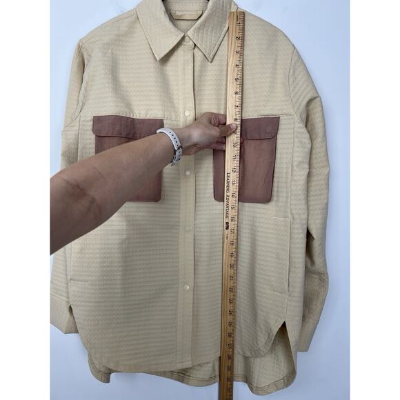 Lululemon Women's 4 Grid Fleece Hiking Overshirt Beige Snap Pockets Gorpcore - Picture 4 of 10